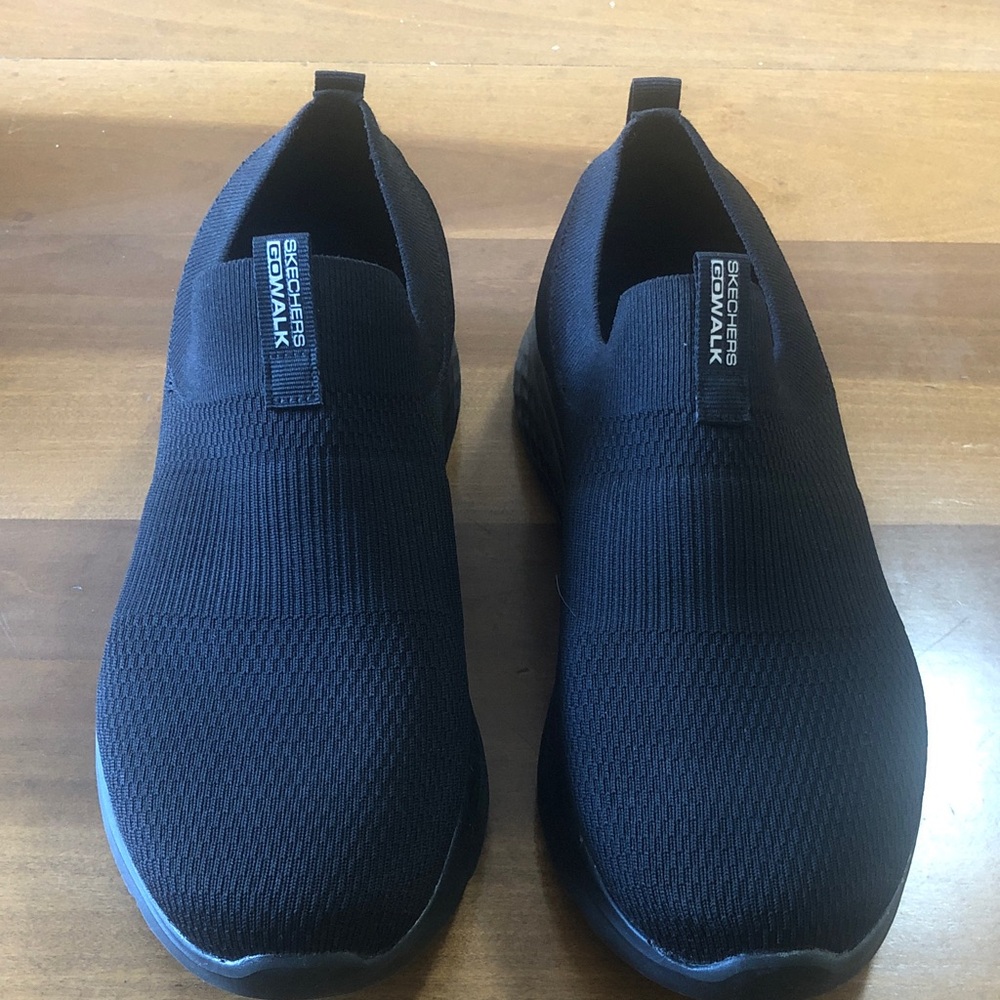 Skechers GOwalk Hyper Burst Men’s Slip-On Knit Sneakers - Black size 9